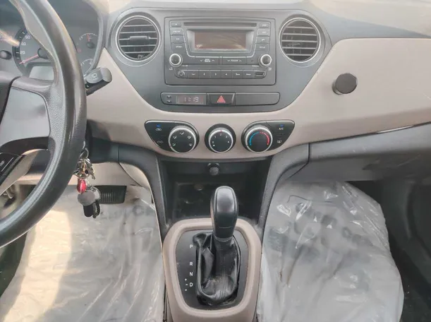 Car image 18