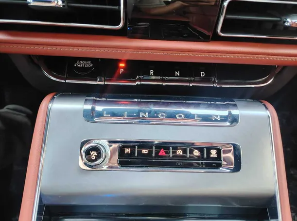 Car image 34