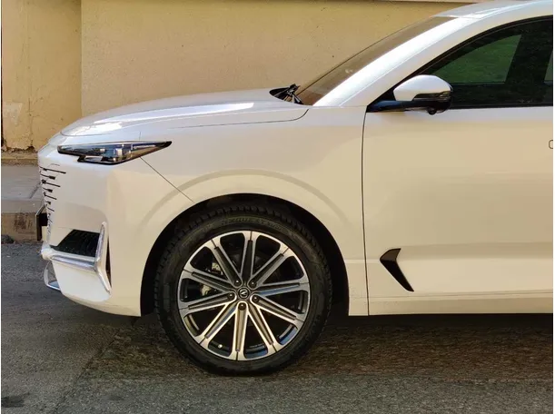 Car image 9