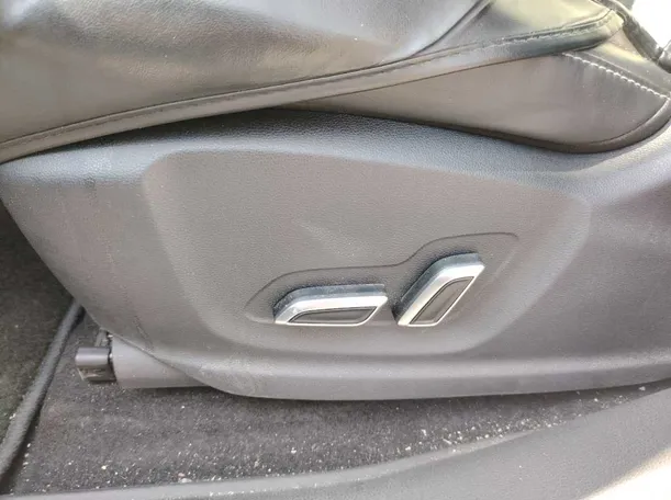 Car image 33