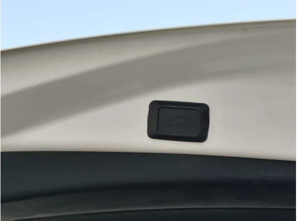 Car image 34