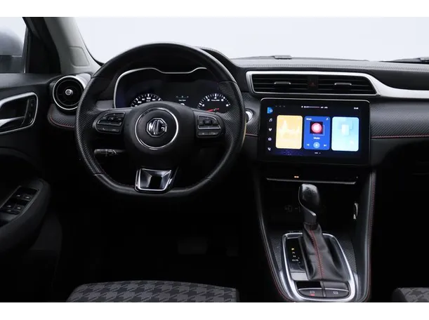 Car image 15