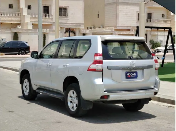 Car image 7