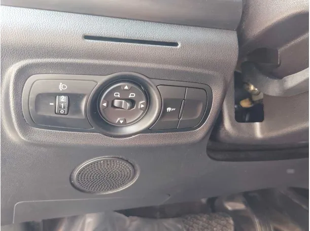 Car image 26