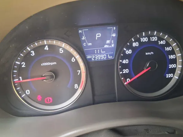 Car image 14
