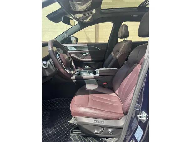 Car image 11