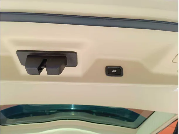 Car image 36