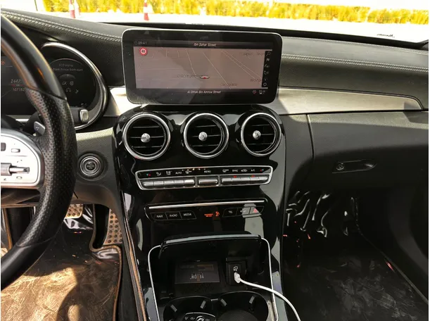 Car image 18