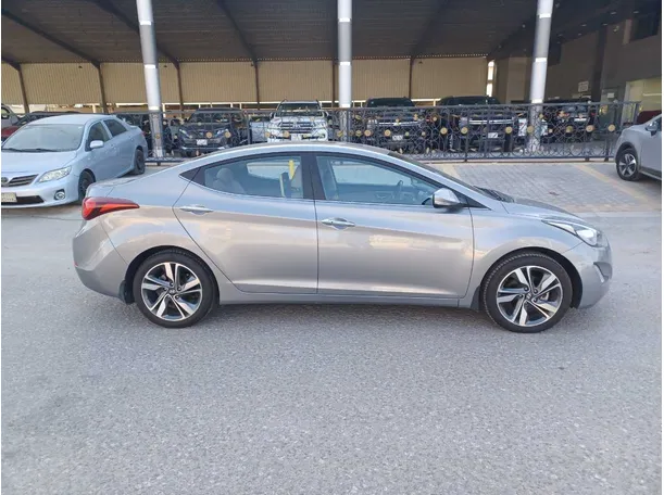 Car image 4