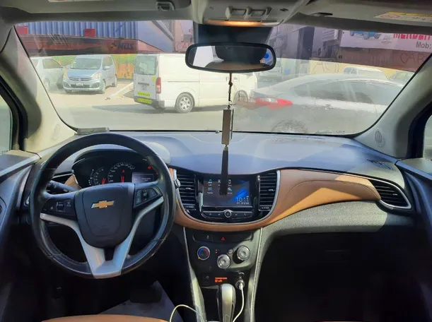 Car image 16