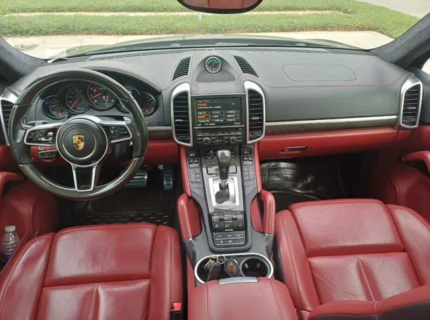 Car image 15