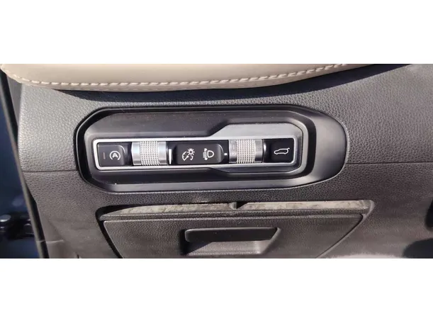 Car image 28