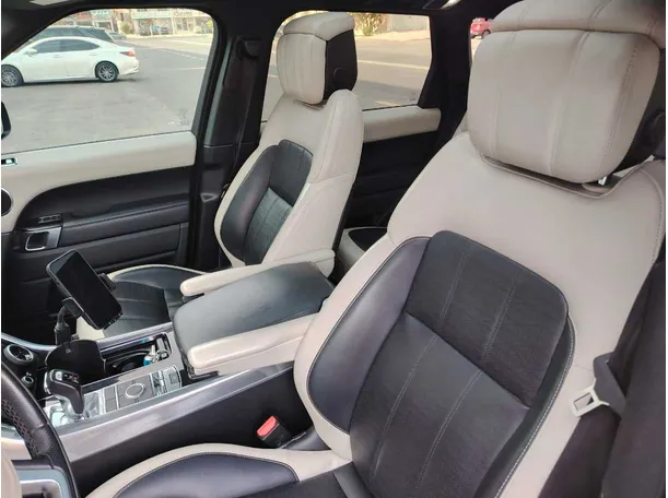 Car image 14