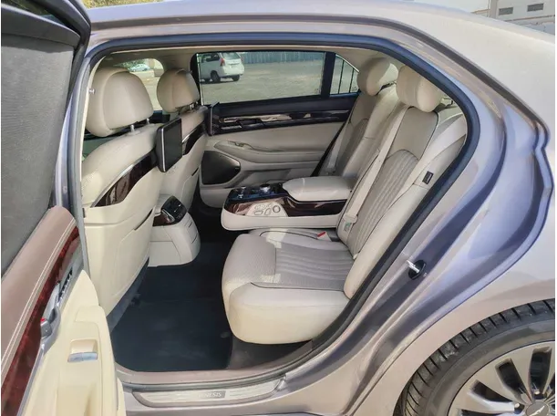 Car image 15