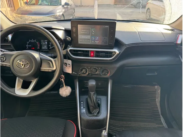 Car image 16