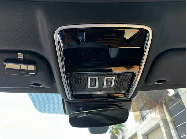 Car image 25