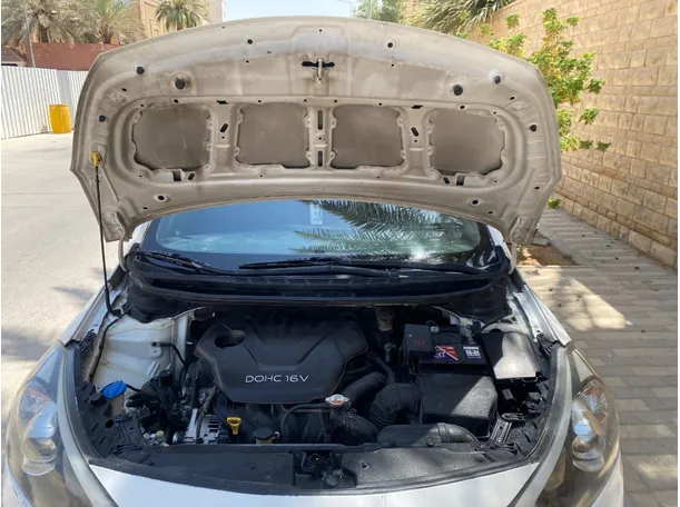Car image 19