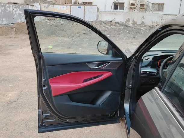 Car image 11