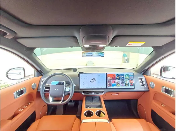 Car image 19