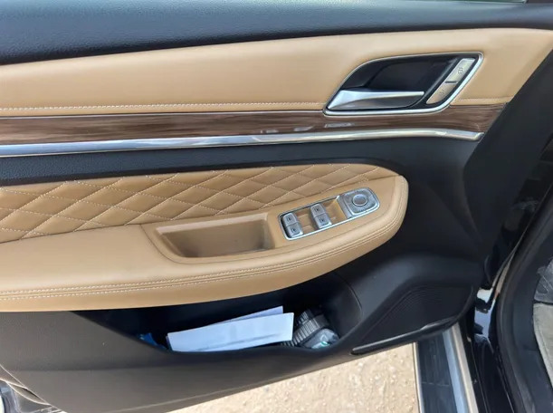 Car image 26