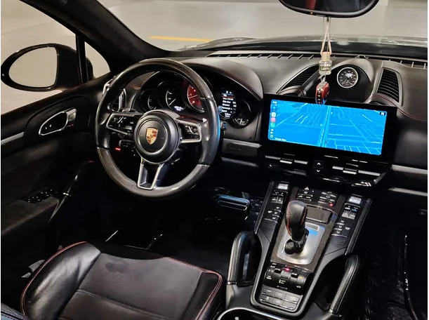 Car image 19