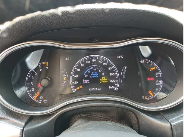 Car image 19