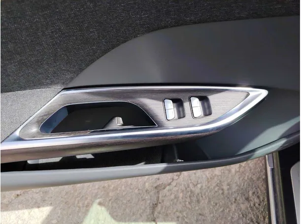 Car image 29