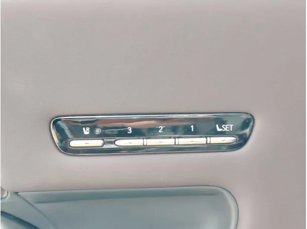 Car image 36