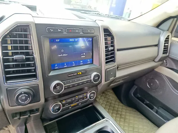 Car image 24