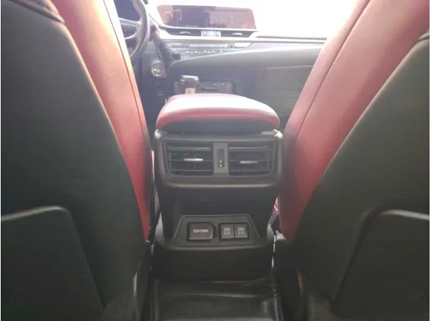 Car image 34