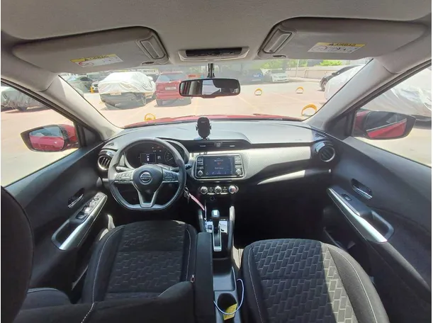 Car image 17