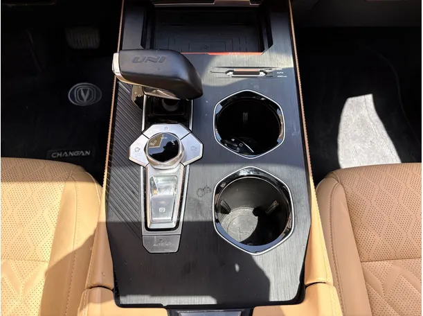 Car image 20