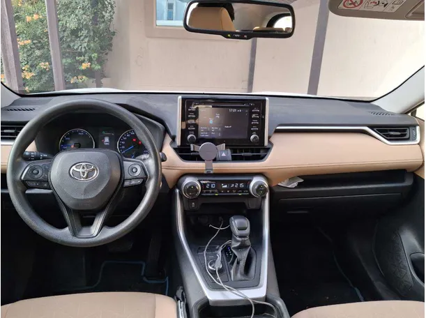 Car image 17