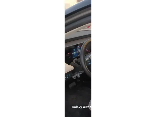 Car image 26