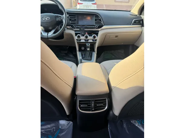 Car image 19
