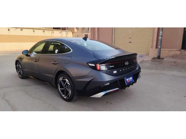Car image 8