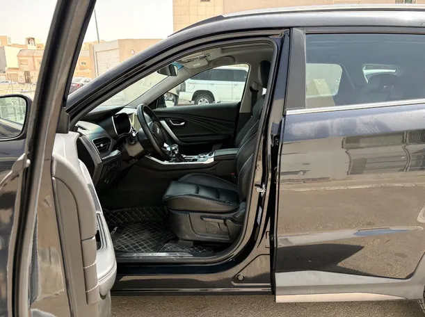 Car image 12