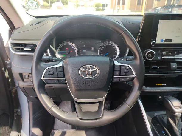 Car image 25