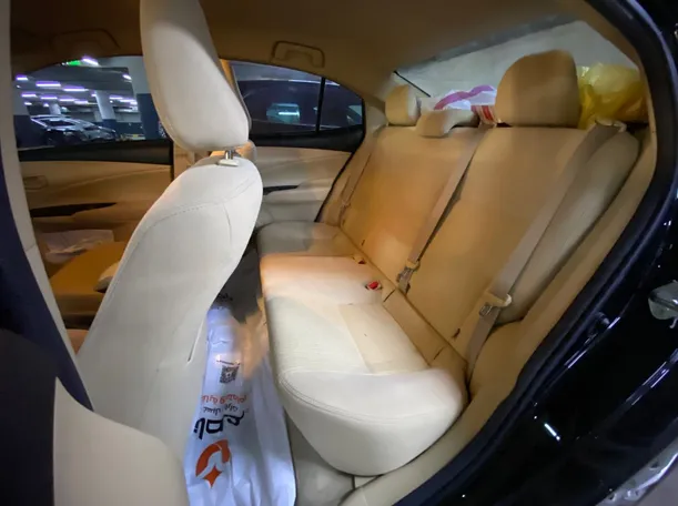 Car image 11