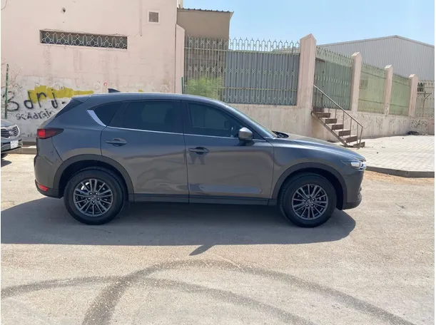 Car image 4