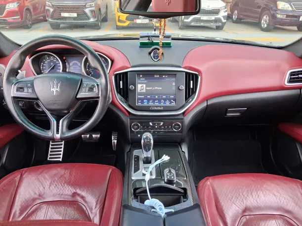 Car image 15