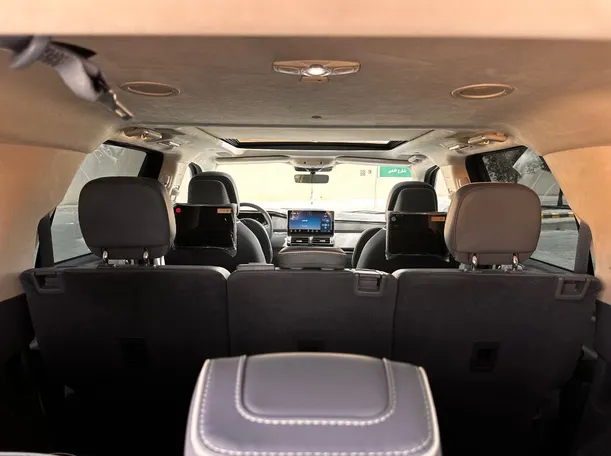 Car image 25