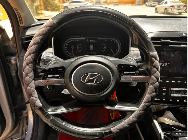 Car image 19