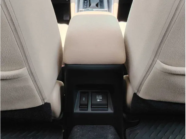 Car image 30