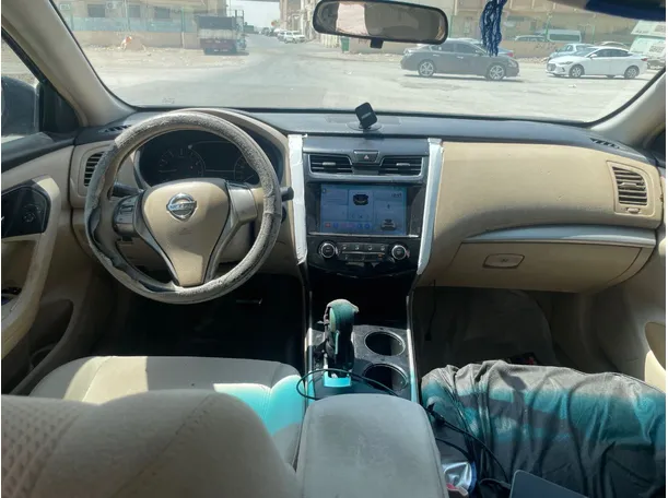 Car image 17