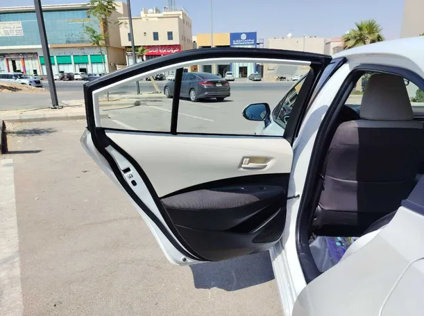 Car image 15