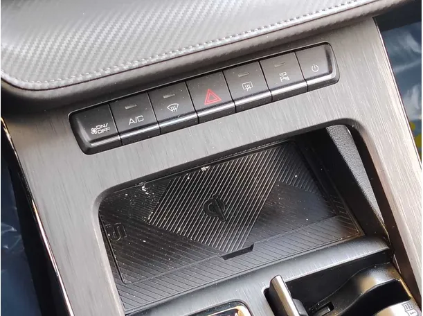Car image 30