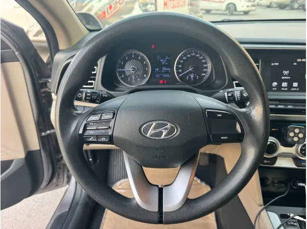 Car image 18