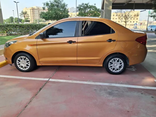 Car image 4