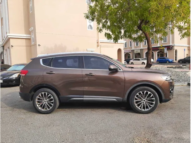 Car image 4